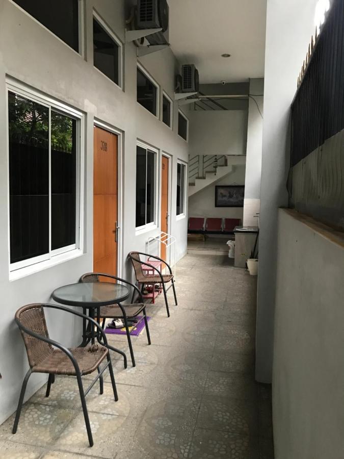 37 Guesthouse Jakarta Extérieur photo