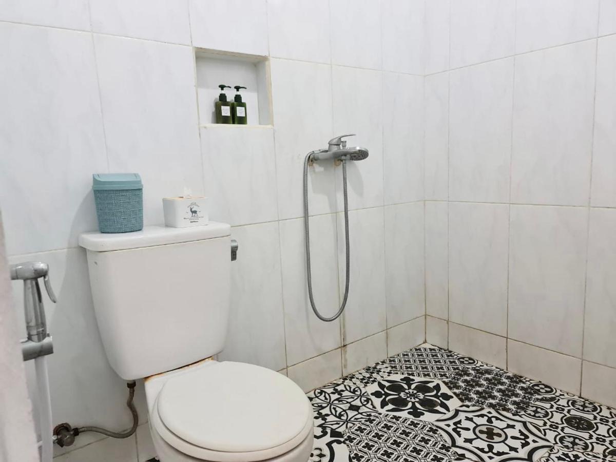 37 Guesthouse Jakarta Extérieur photo